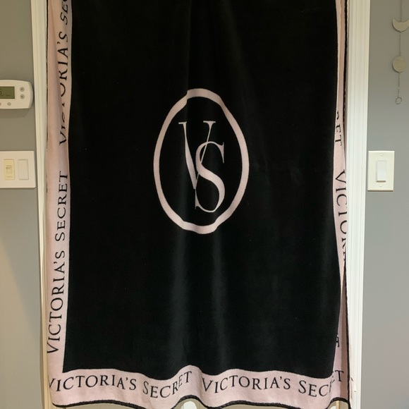 Victoria's Secret Other - Victoria’s Secret blanket